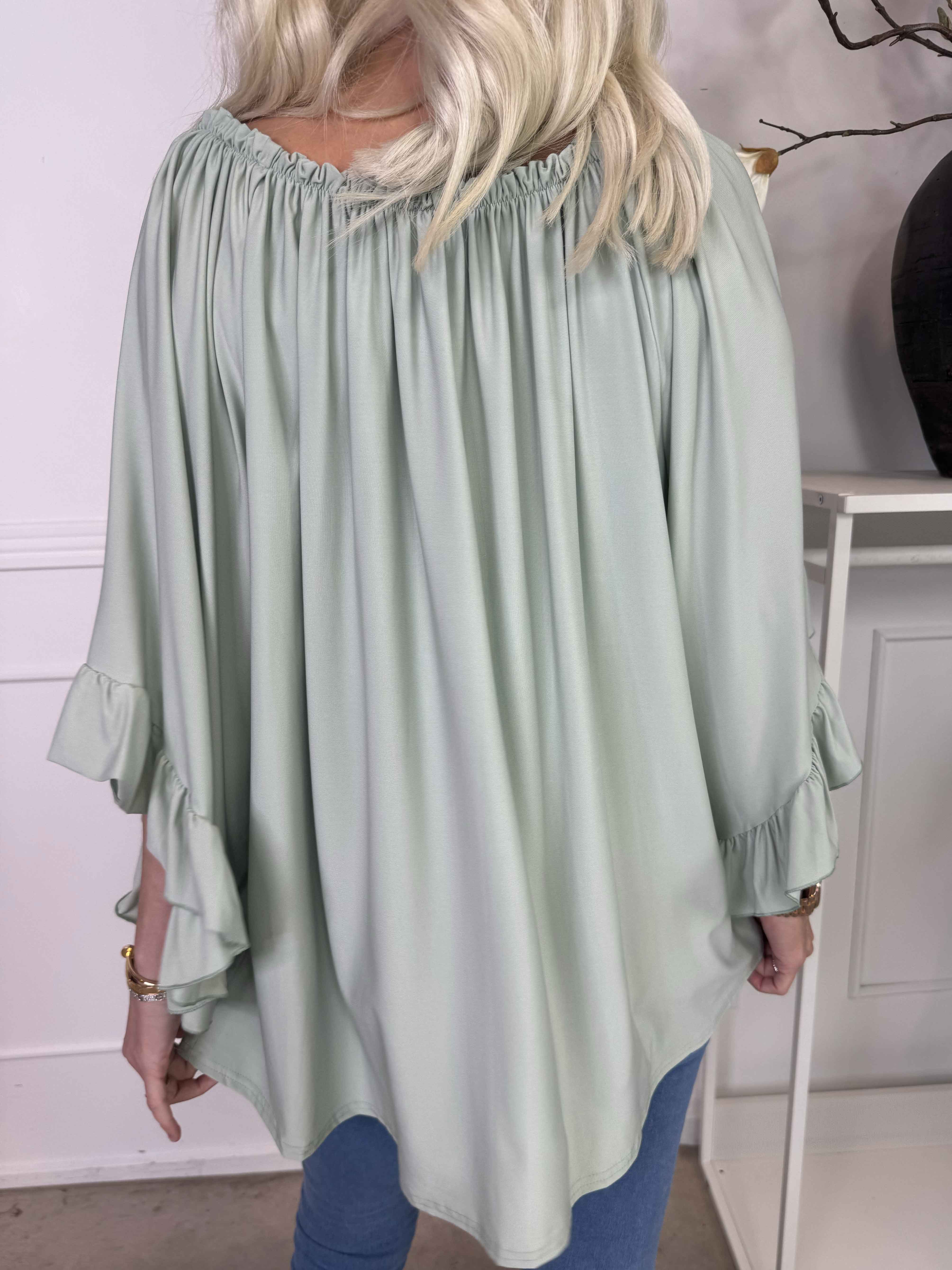 Anneli - Söt elastisk tunika med volangärmar